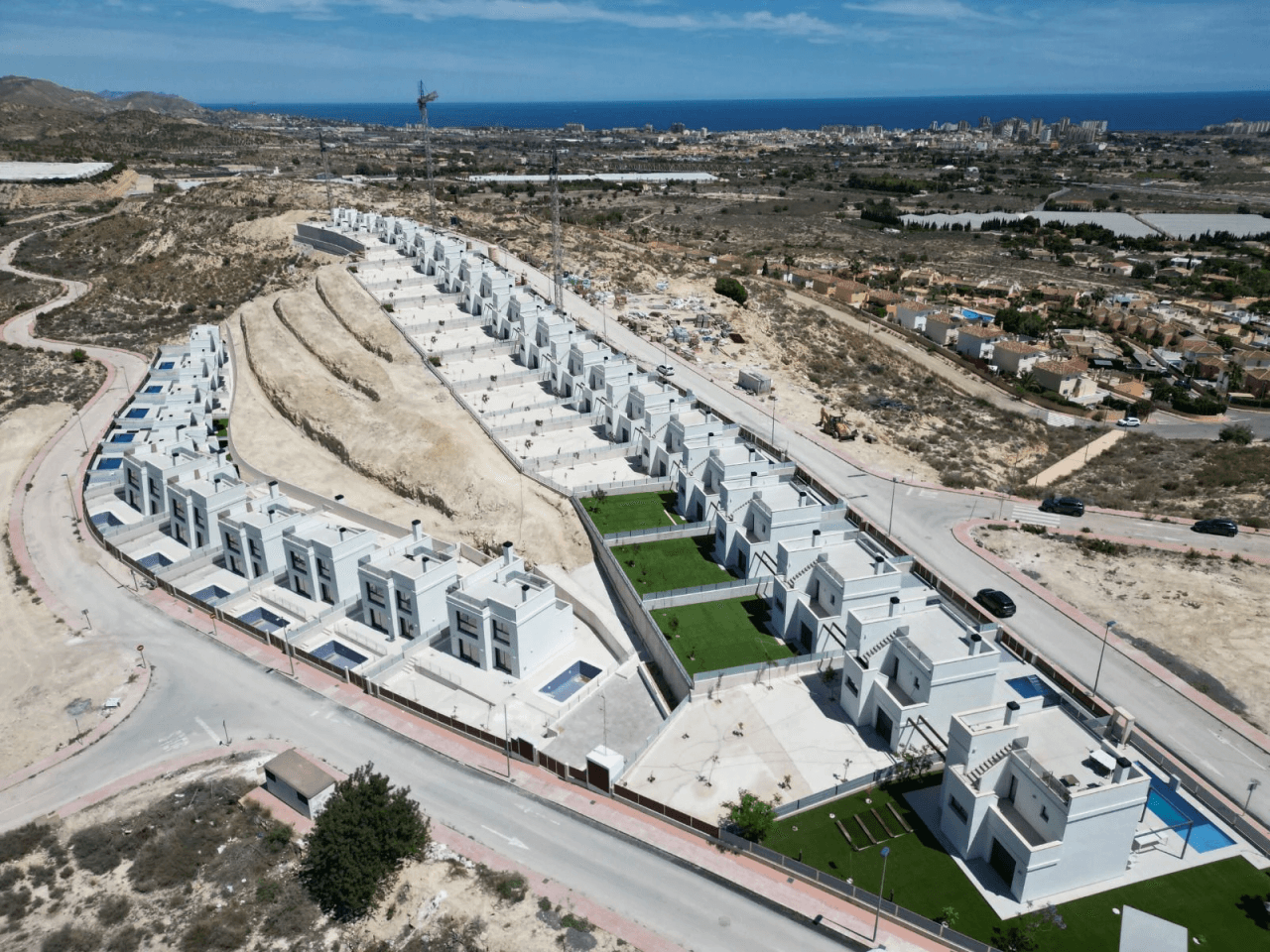Chalet en venta con vistas al campo de golf en Muchamiel con piscina y jardín privado