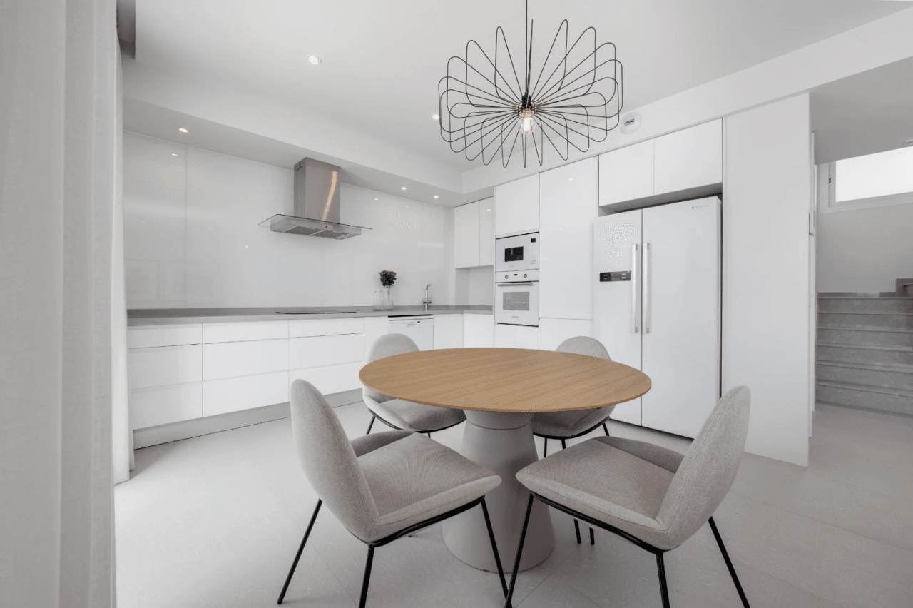 Chalet en venta con vistas al campo de golf en Muchamiel con piscina y jardín privado