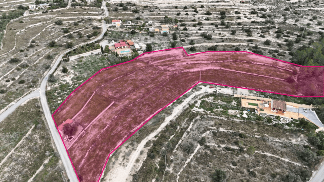 Parcela en venta en Aigües, Alicante - 16,885 m² Rústica