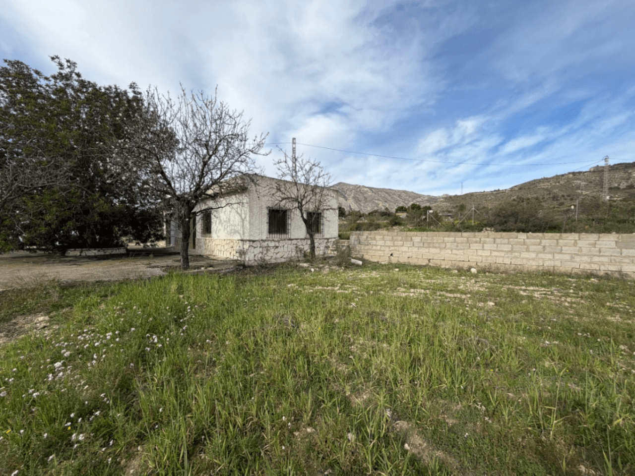 Parcela en venta en Aigües, Alicante - 16,885 m² Rústica
