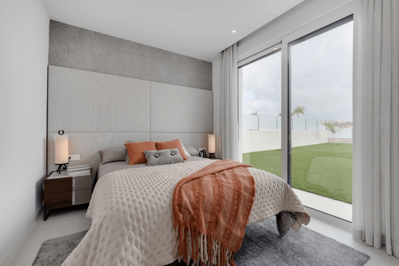 Chalet en venta en Muchamiel con piscina y jardín privado