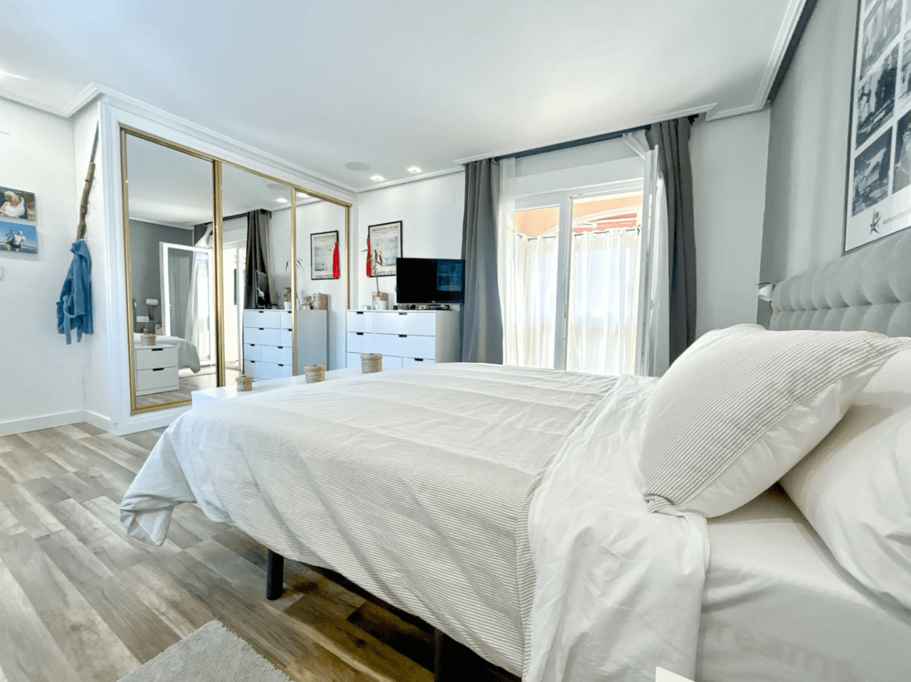 Chalet en venta en El Vincle con 4 habitaciones y piscina privada