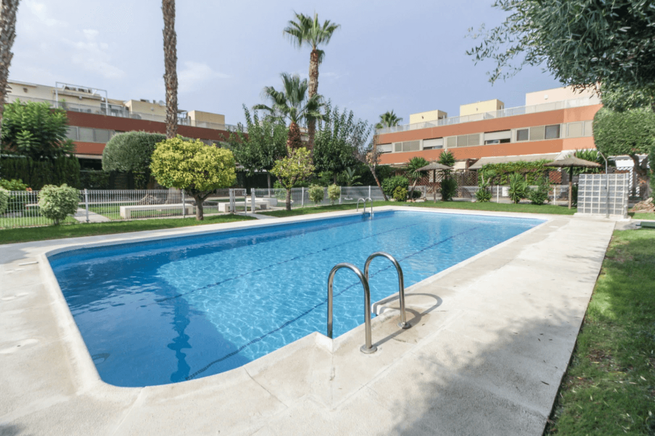 Bungalow zum Verkauf mit 4 Schlafzimmern und einem Pool in Playa San Juan