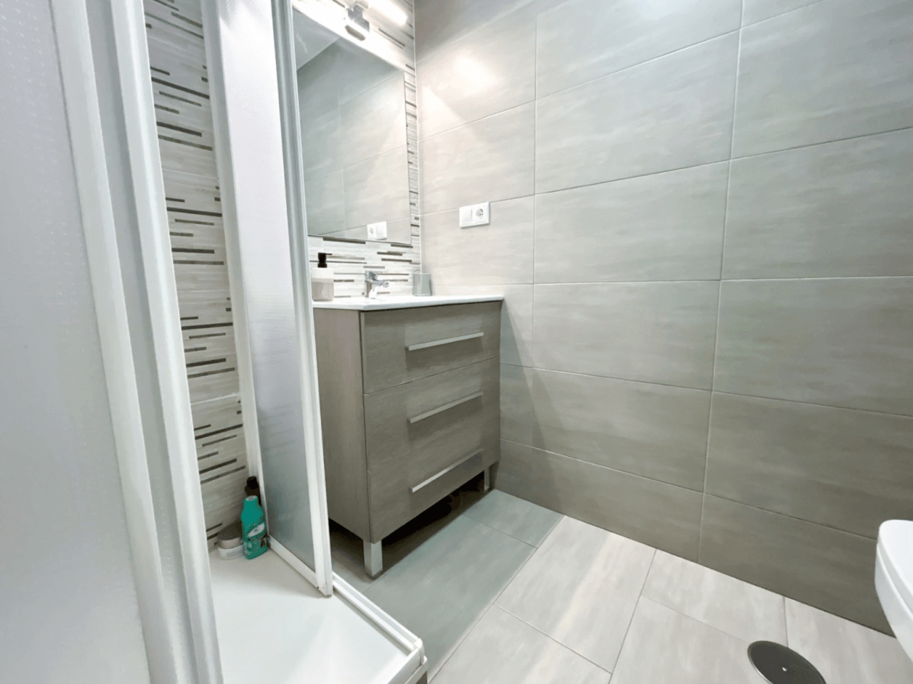 Bungalow renoviert in El Campello, Amerador: 3 Schlafzimmer, 2 Badezimmer.