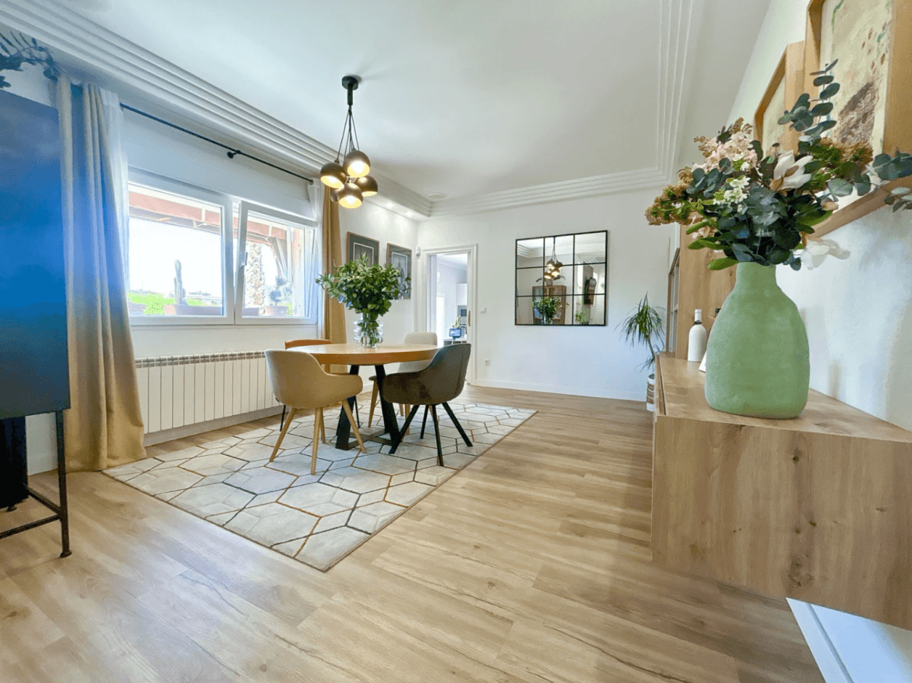 Chalet en venta en El Vincle con 4 habitaciones y piscina privada