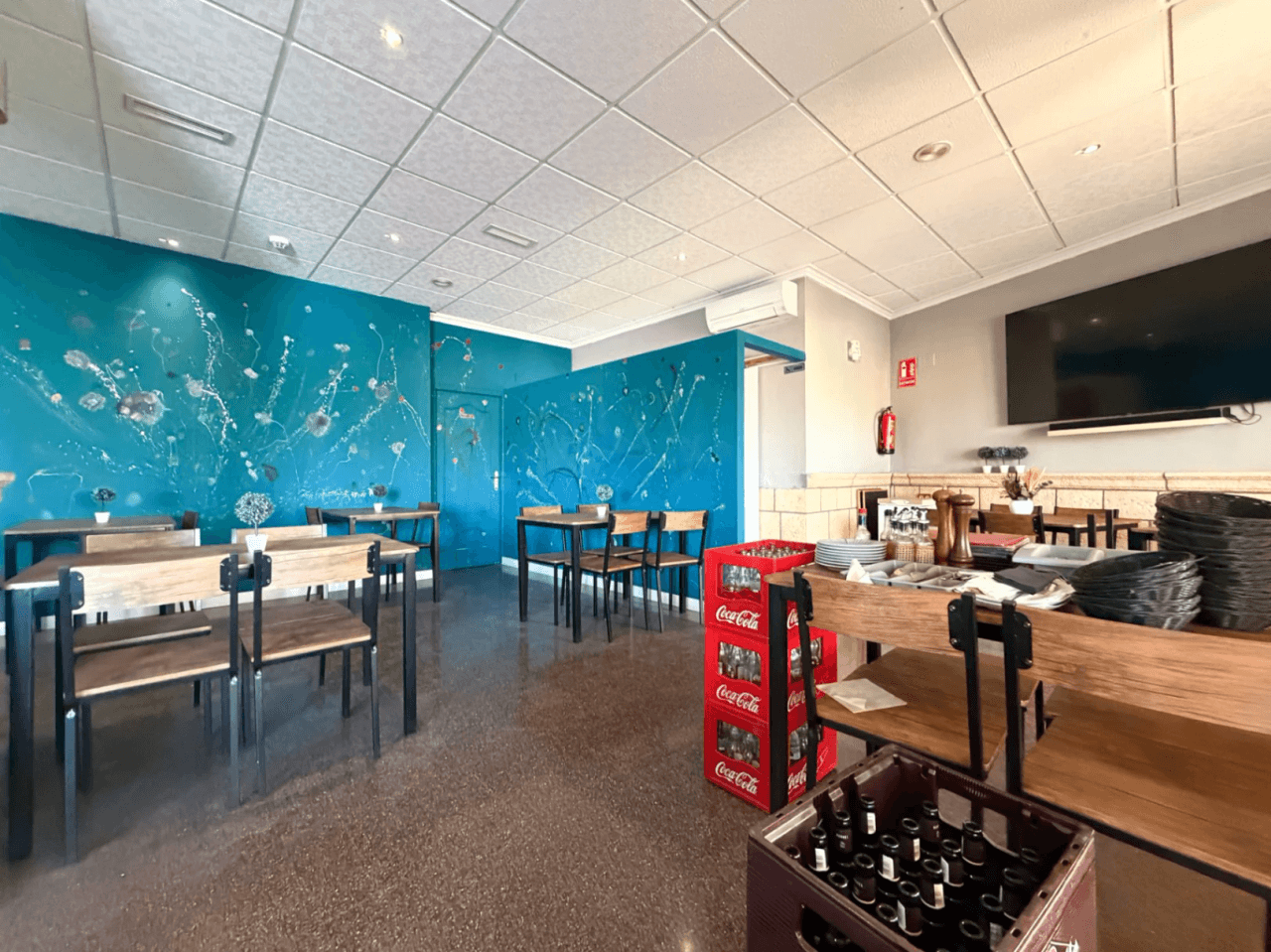 Local comercial en venta en Busot, Alicante.