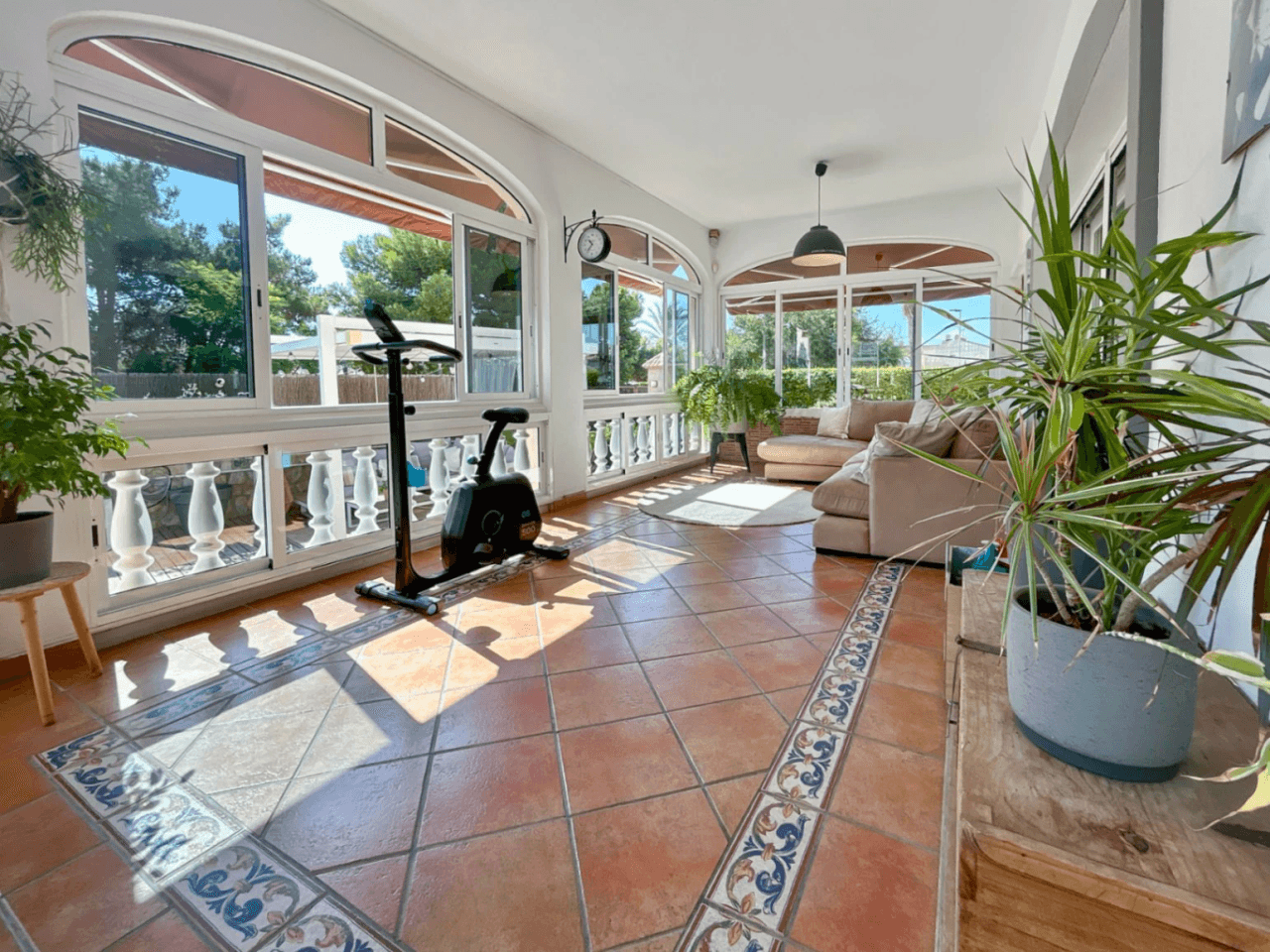 Chalet en venta en El Vincle con 4 habitaciones y piscina privada
