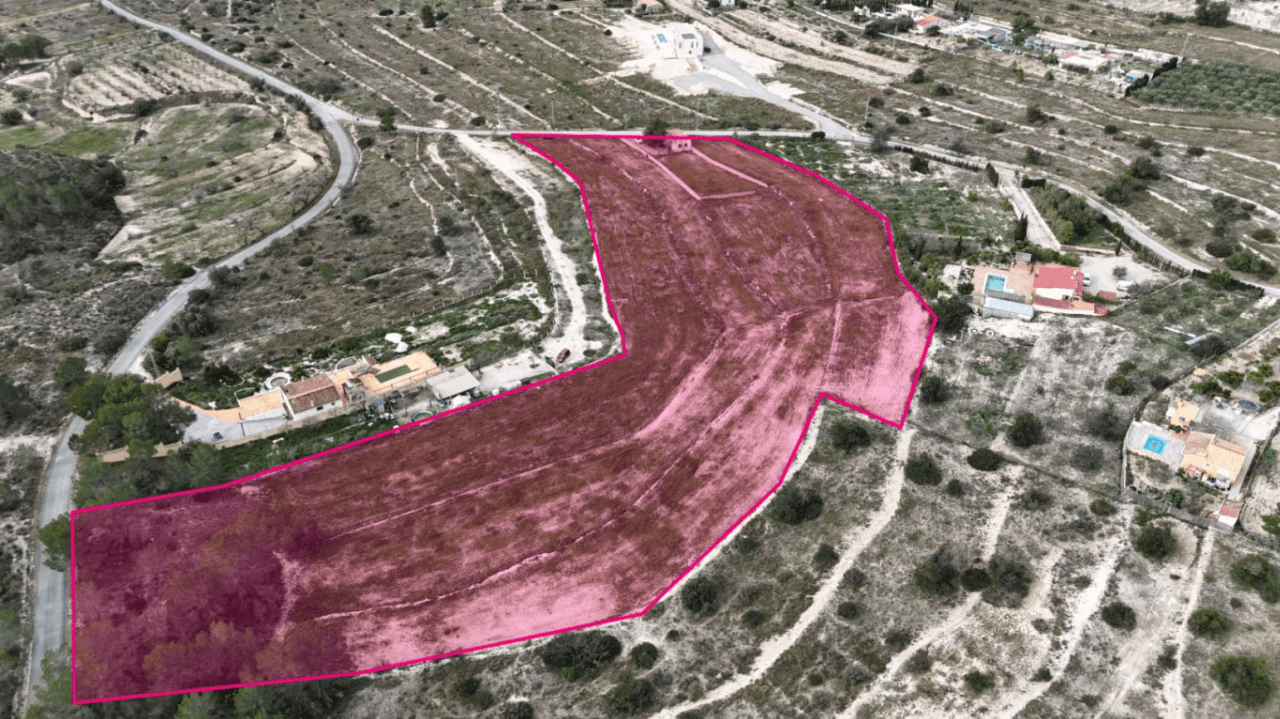 Parcela en venta en Aigües, Alicante - 16,885 m² Rústica