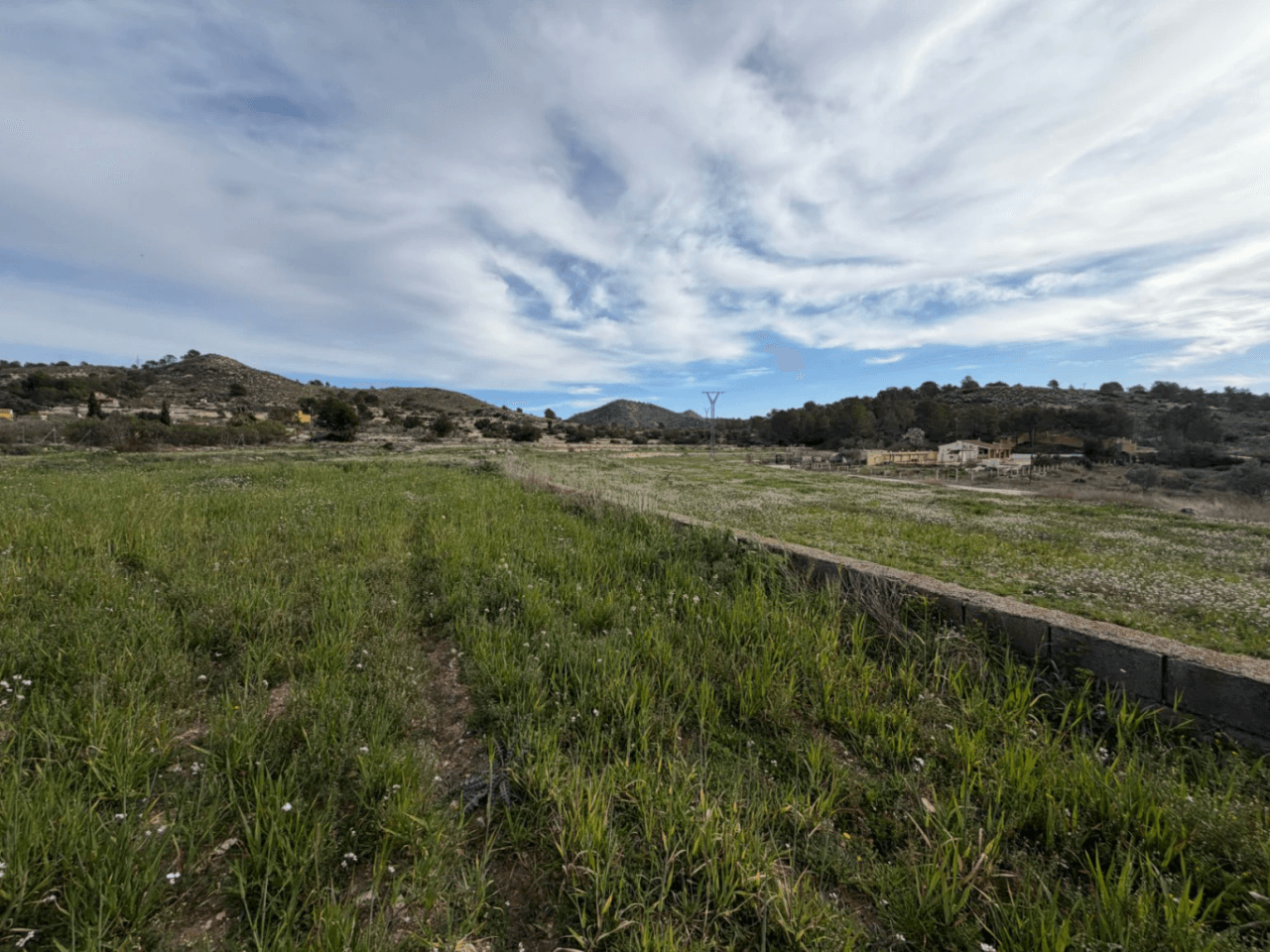 Parcela en venta en Aigües, Alicante - 16,885 m² Rústica