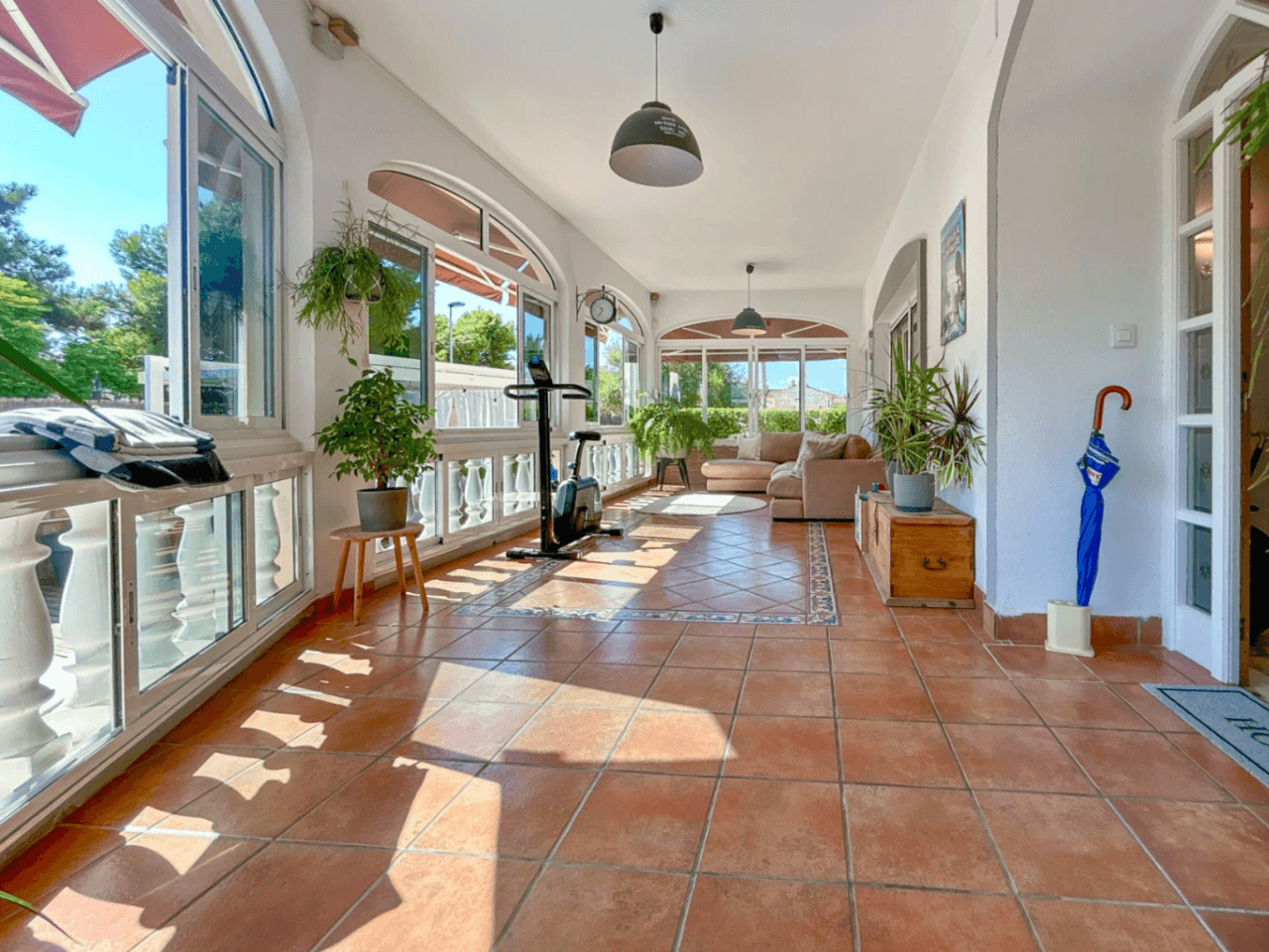 Chalet en venta en El Vincle con 4 habitaciones y piscina privada