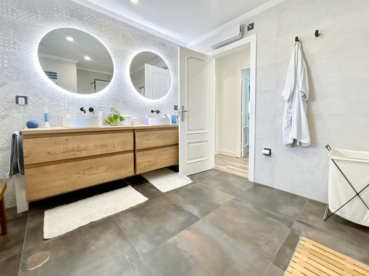 Chalet en venta en El Vincle con 4 habitaciones y piscina privada