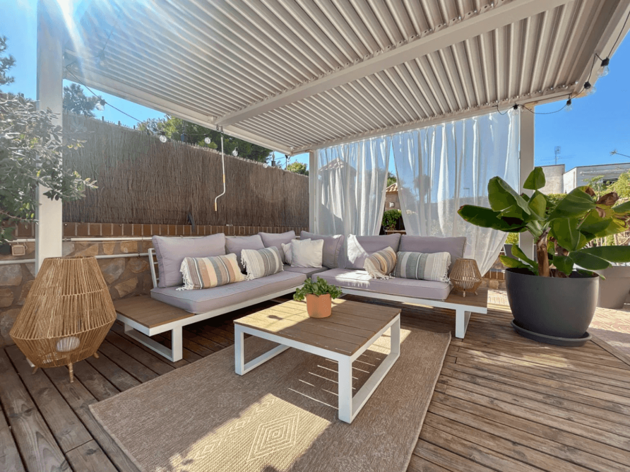 Chalet en venta en El Vincle con 4 habitaciones y piscina privada