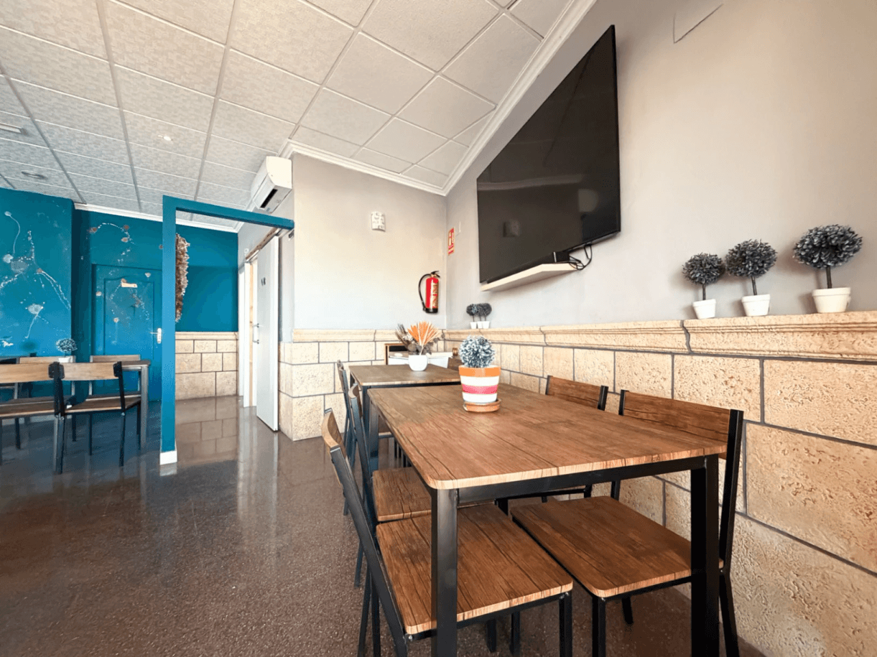 Local comercial en venta en Busot, Alicante.