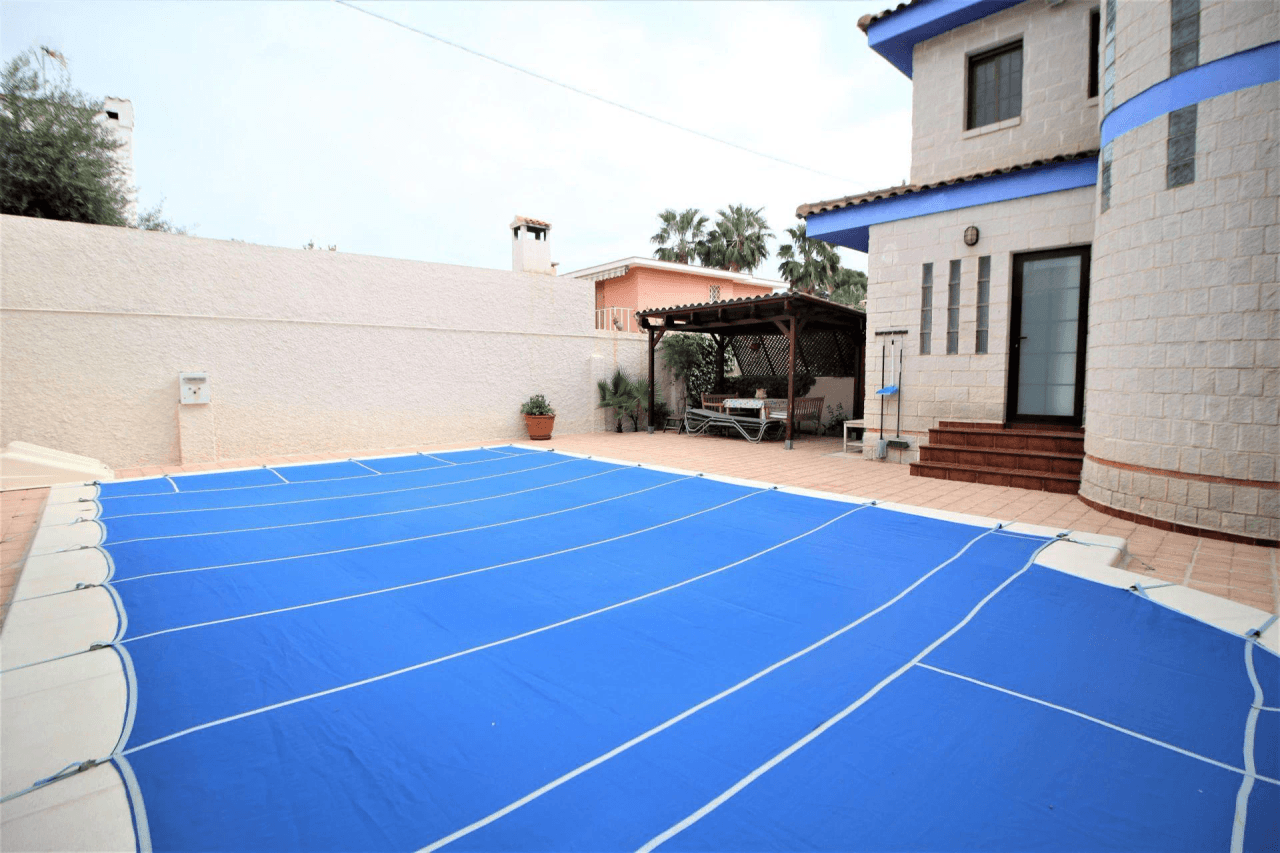 Chalet en venta de 4 dormitorios en La Font