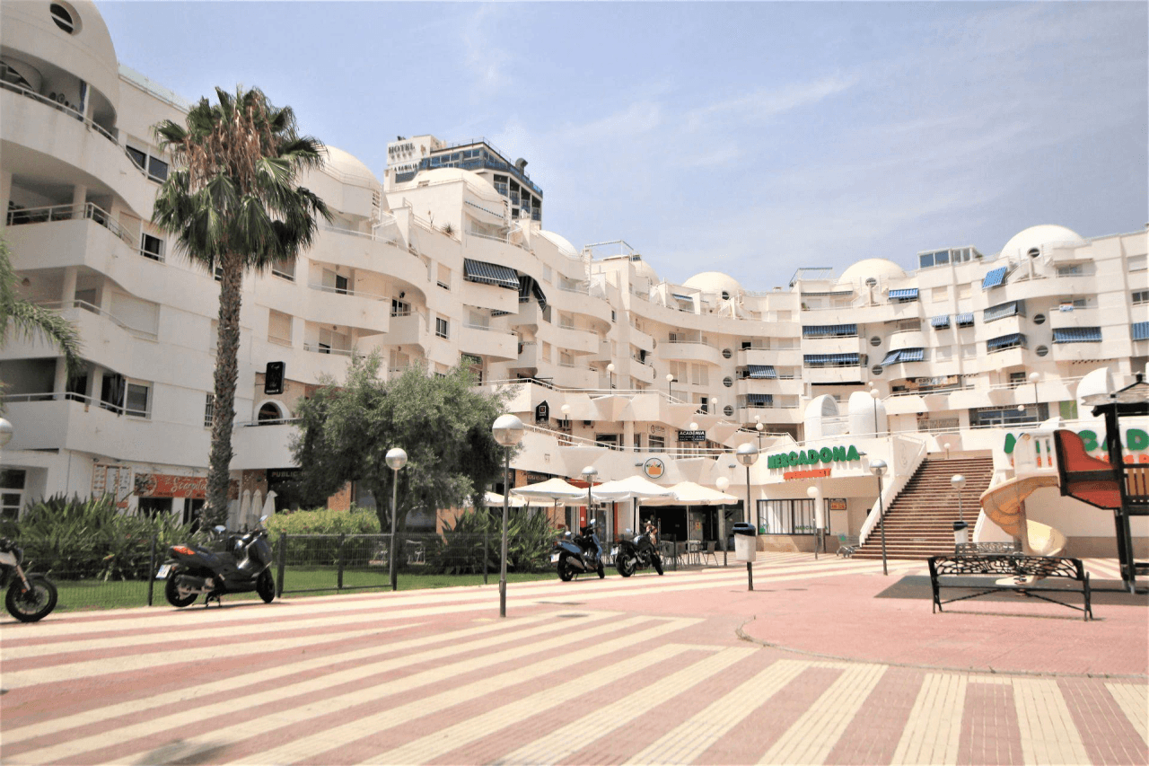 Local comercial en venta con terraza en Campello Playa, El Campello
