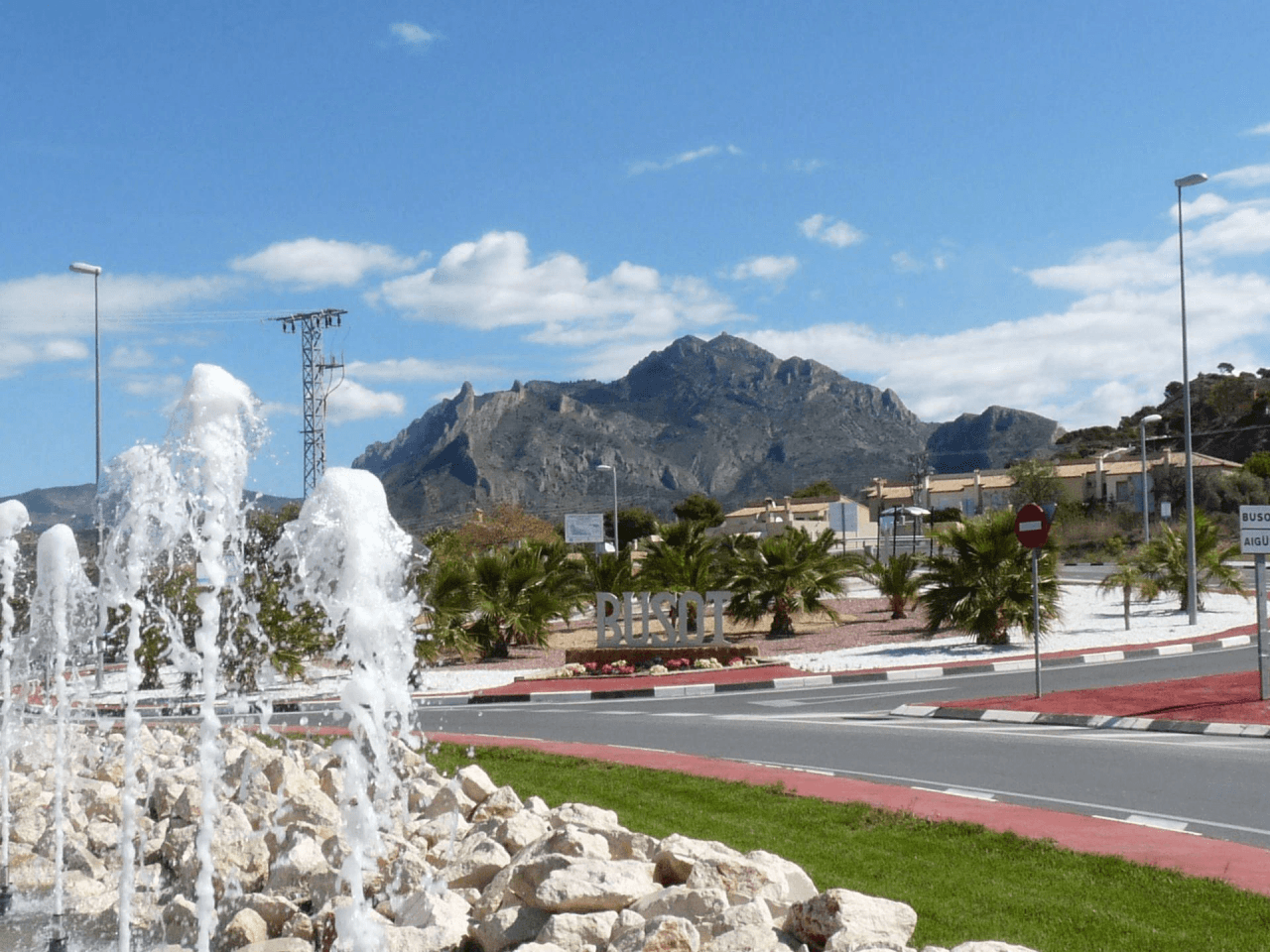 Chalet en venta con 4 habitaciones y piscina en Busot, Alicante