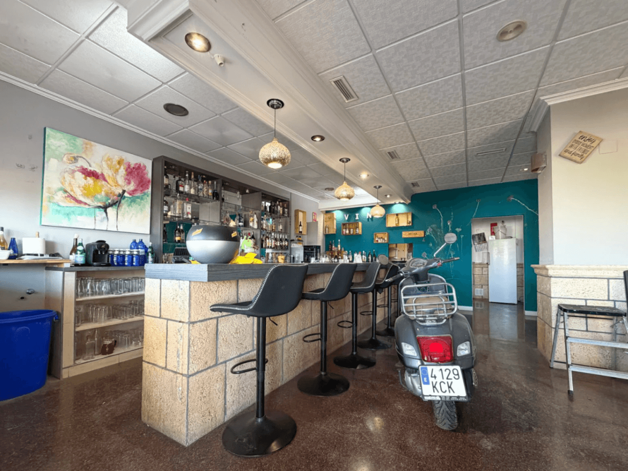 Local comercial en venta en Busot, Alicante.