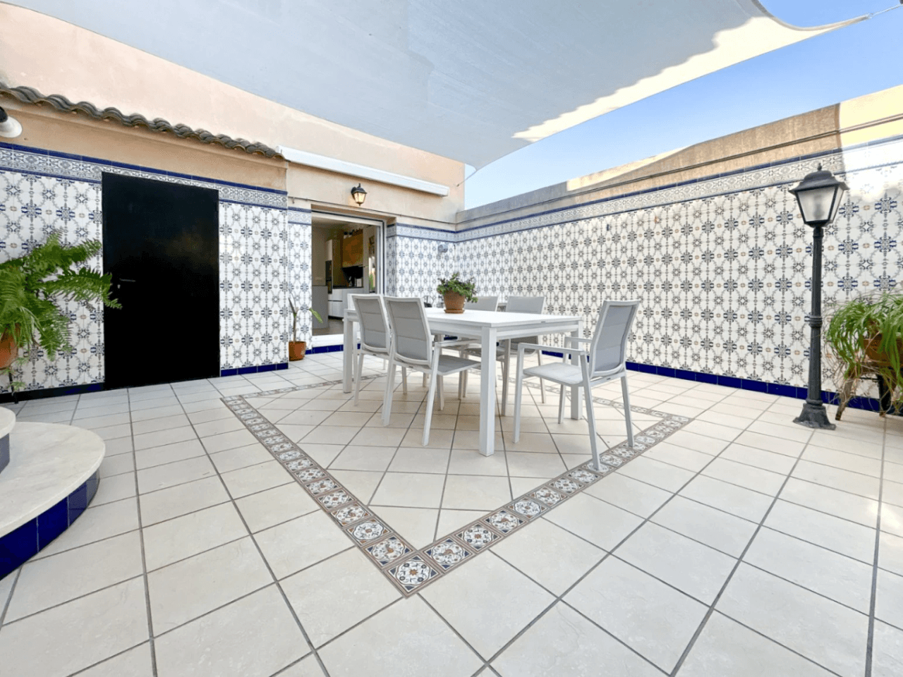 Chalet en venta en El Vincle con 4 habitaciones y piscina privada