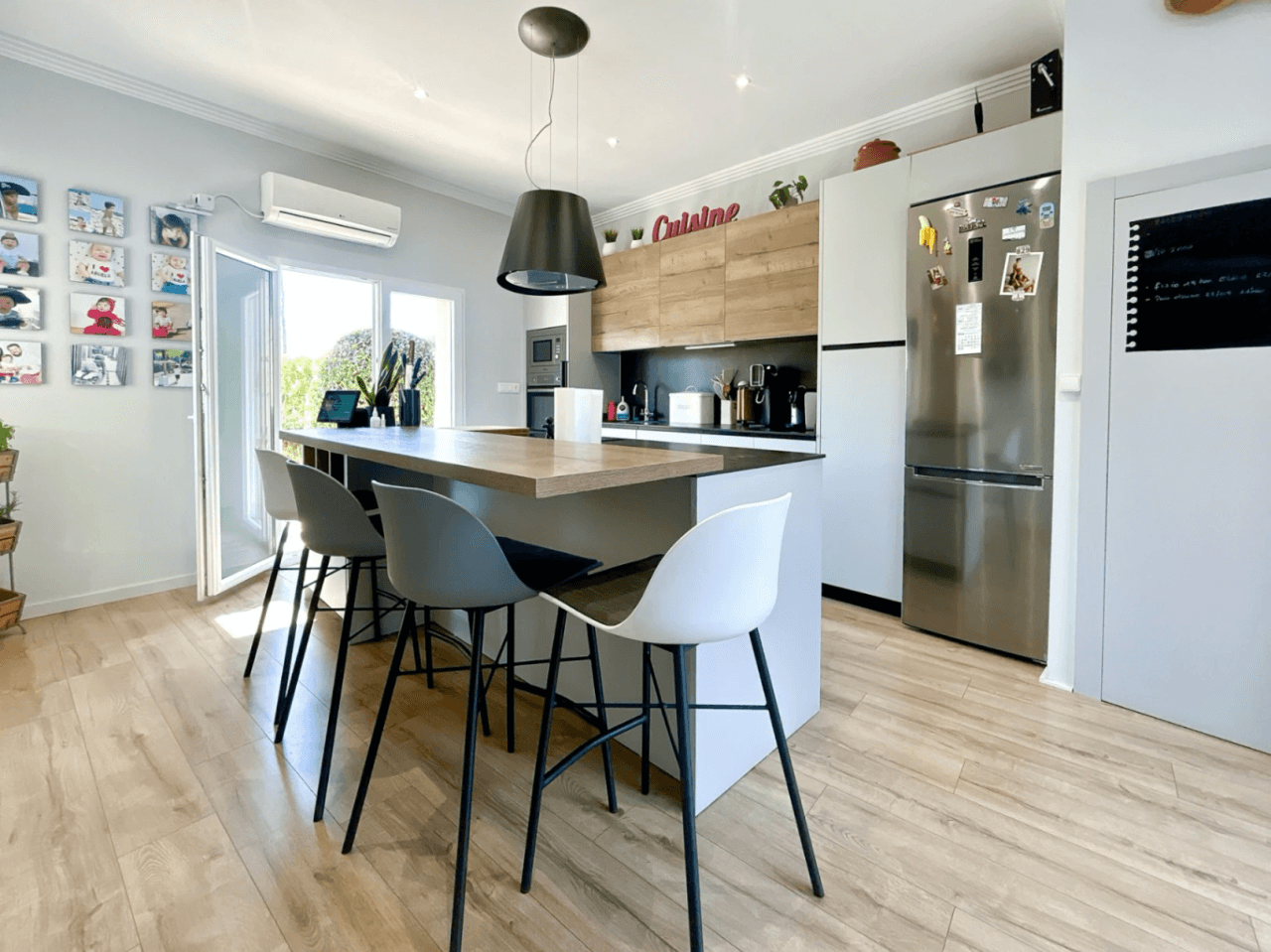 Chalet en venta en El Vincle con 4 habitaciones y piscina privada