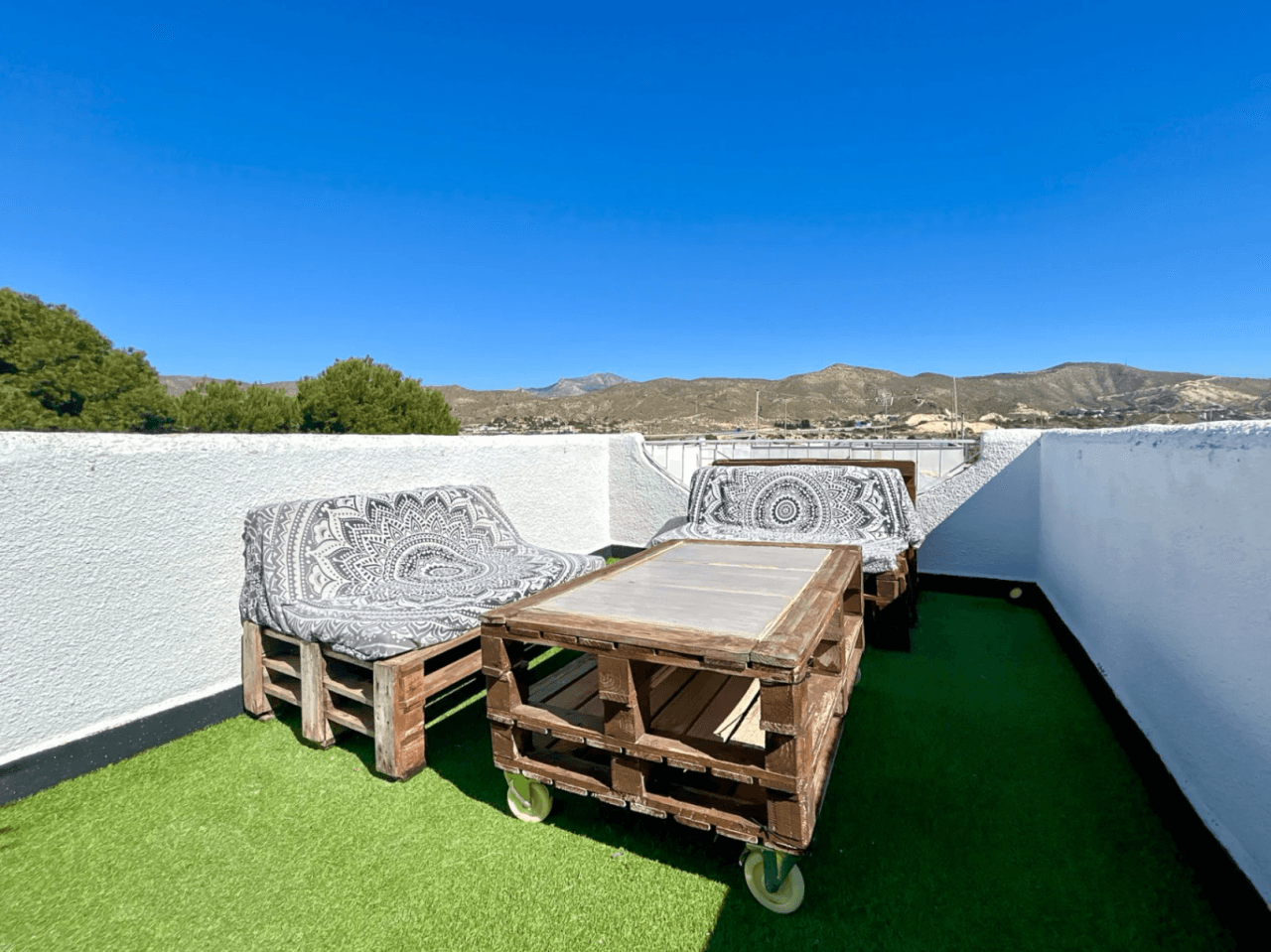 Bungalow renoviert in El Campello, Amerador: 3 Schlafzimmer, 2 Badezimmer.