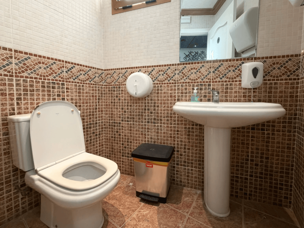 Local comercial en venta en Busot, Alicante.