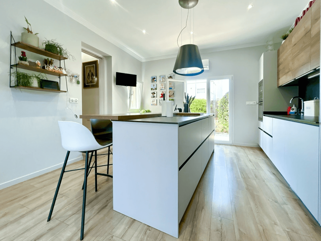 Chalet en venta en El Vincle con 4 habitaciones y piscina privada