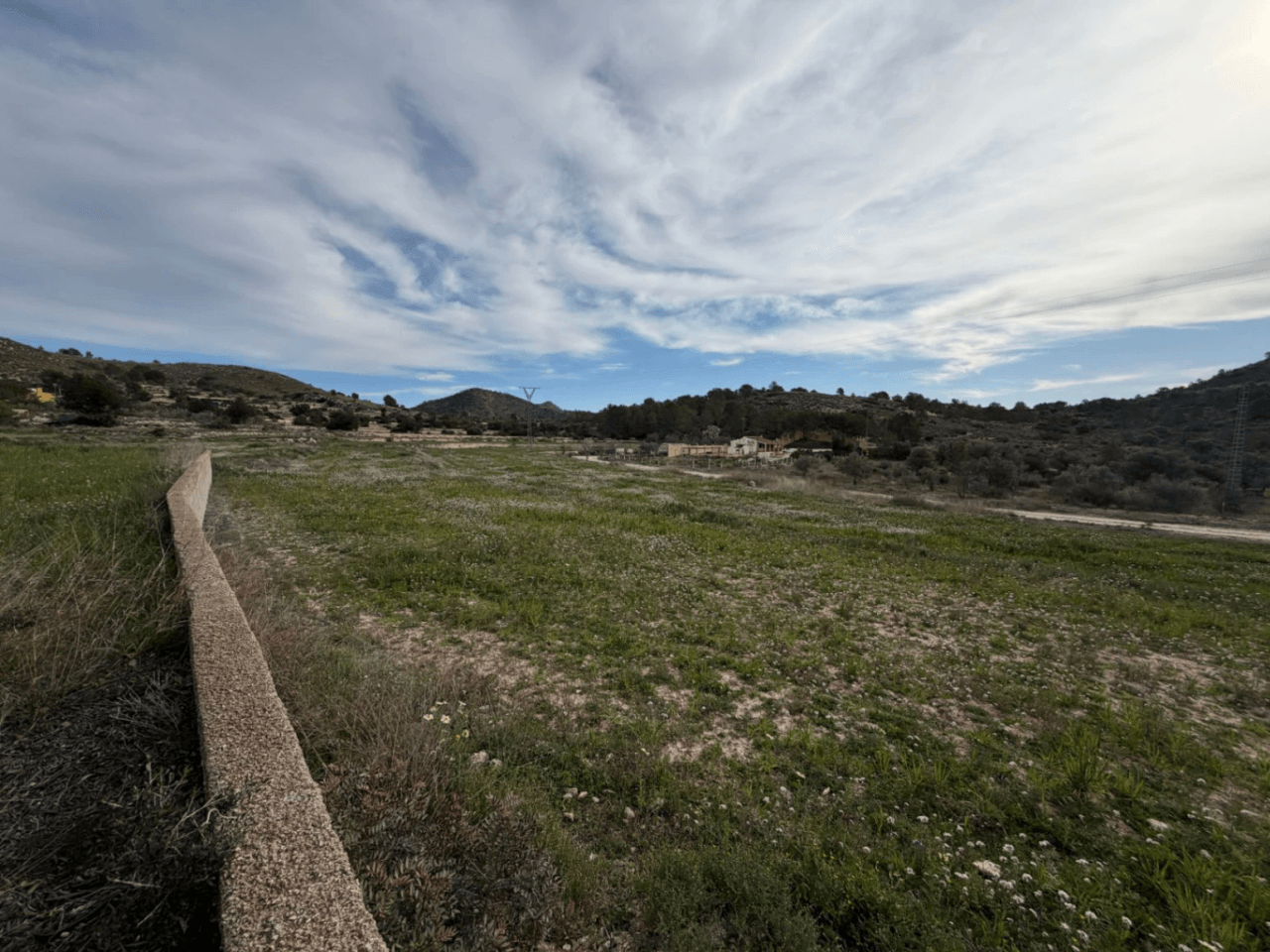 Parcela en venta en Aigües, Alicante - 16,885 m² Rústica