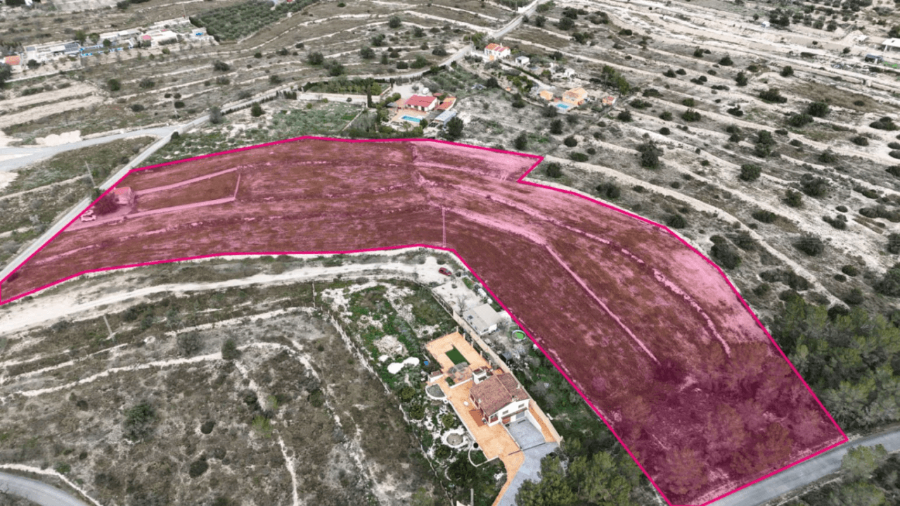 Parcela en venta en Aigües, Alicante - 16,885 m² Rústica
