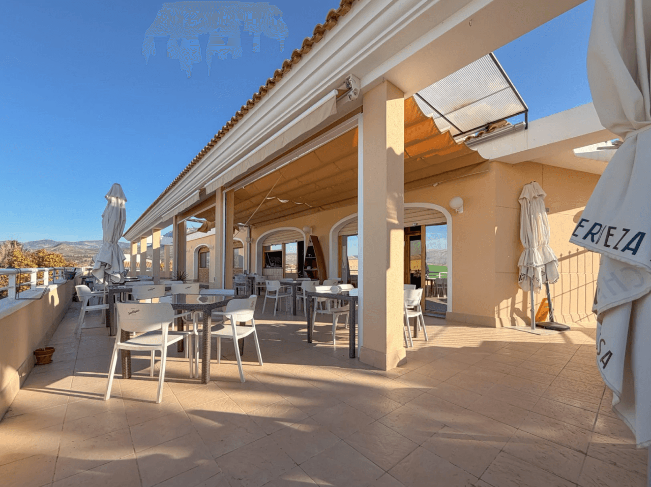 Local comercial en venta en Busot, Alicante.