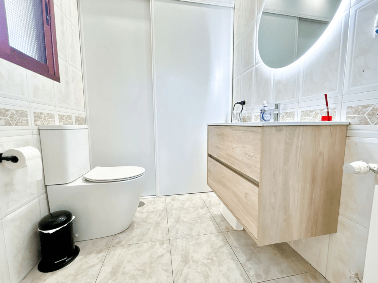 Chalet en venta en El Vincle con 4 habitaciones y piscina privada