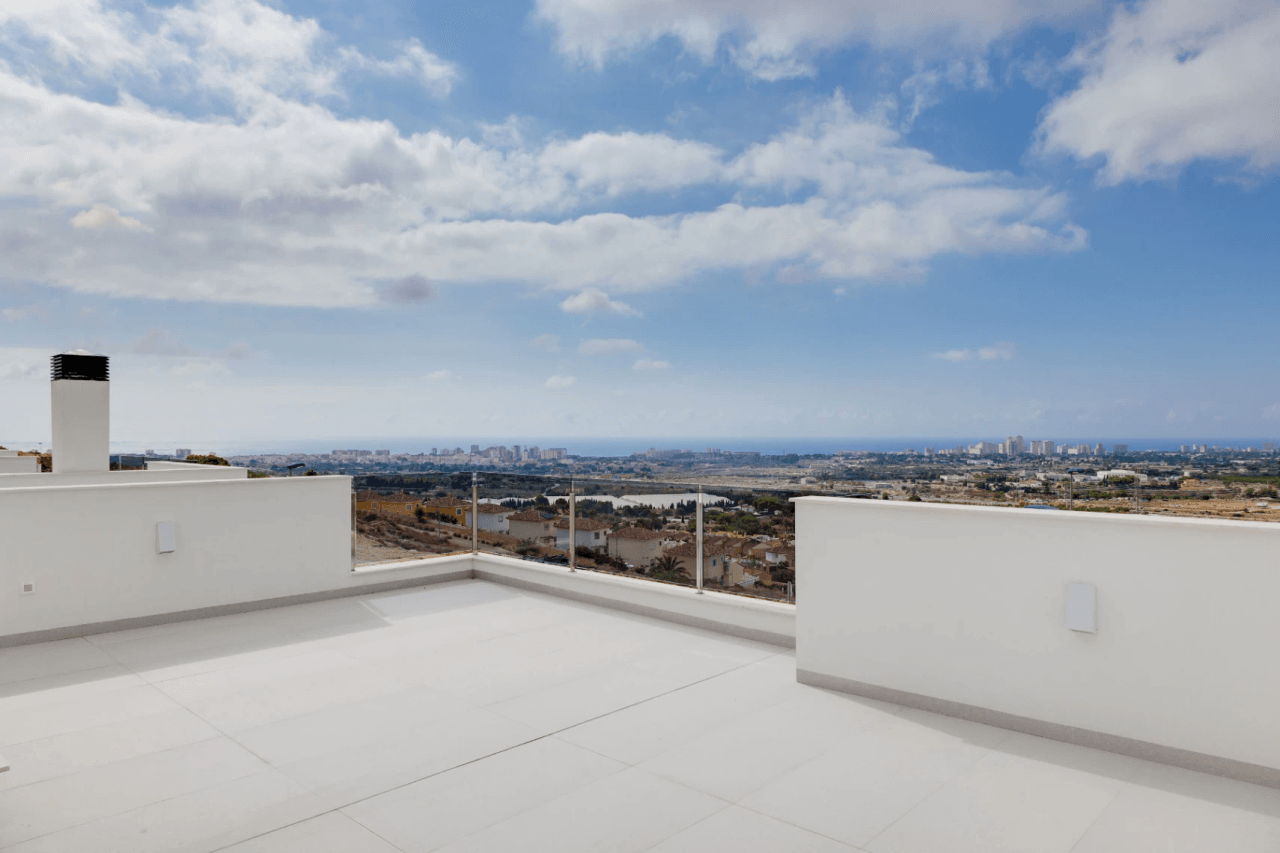 Chalet en venta en Muchamiel con piscina y jardín privado