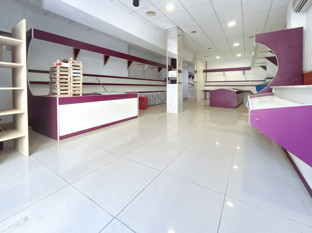 Local comercial en venta en Campello Pueblo, Alicante.