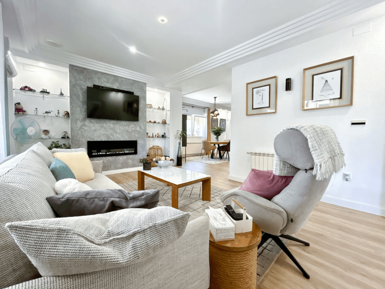 Chalet en venta en El Vincle con 4 habitaciones y piscina privada
