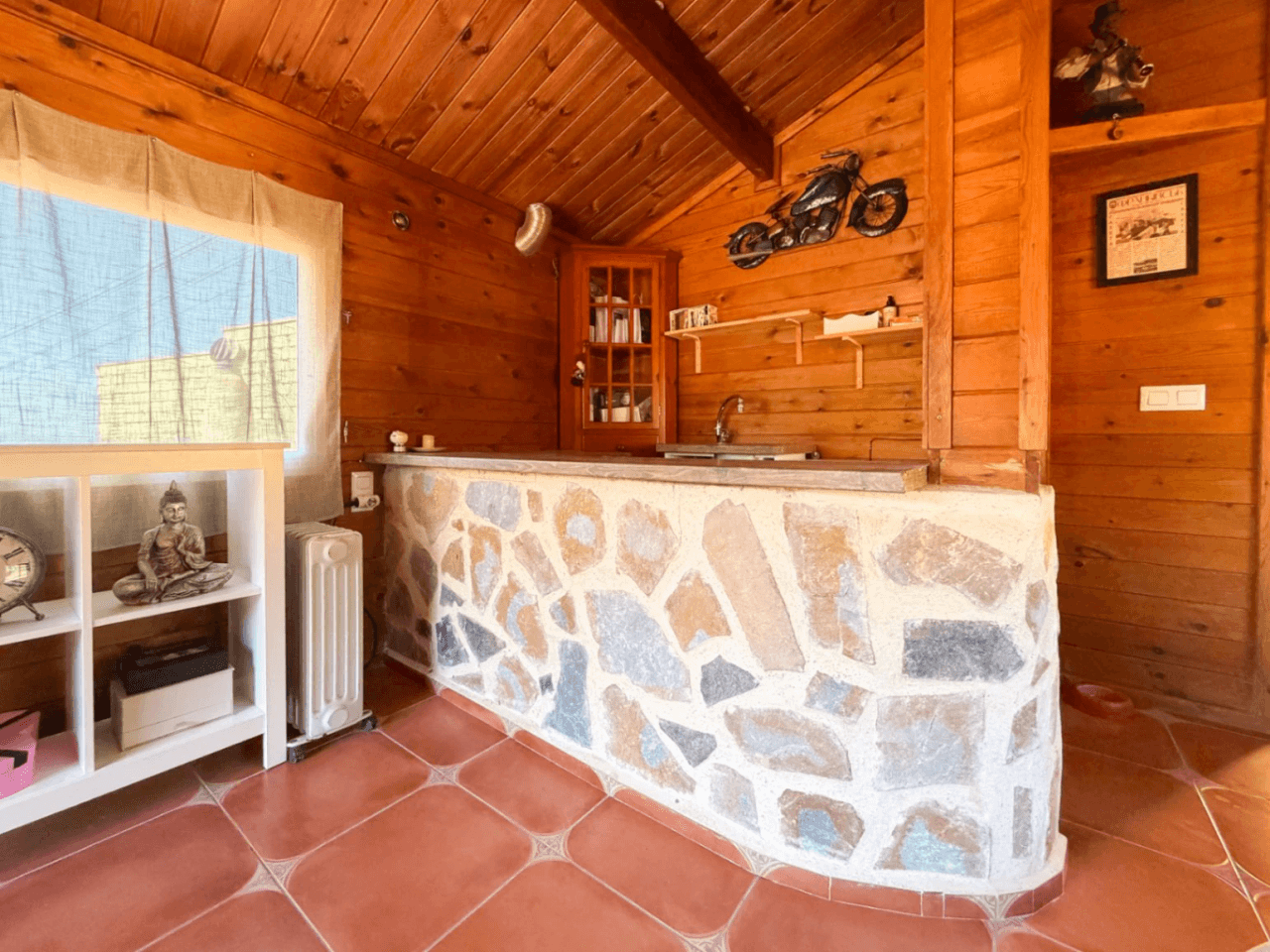Chalet en venta en Busot, Alicante: 3 dormitorios y jardín.