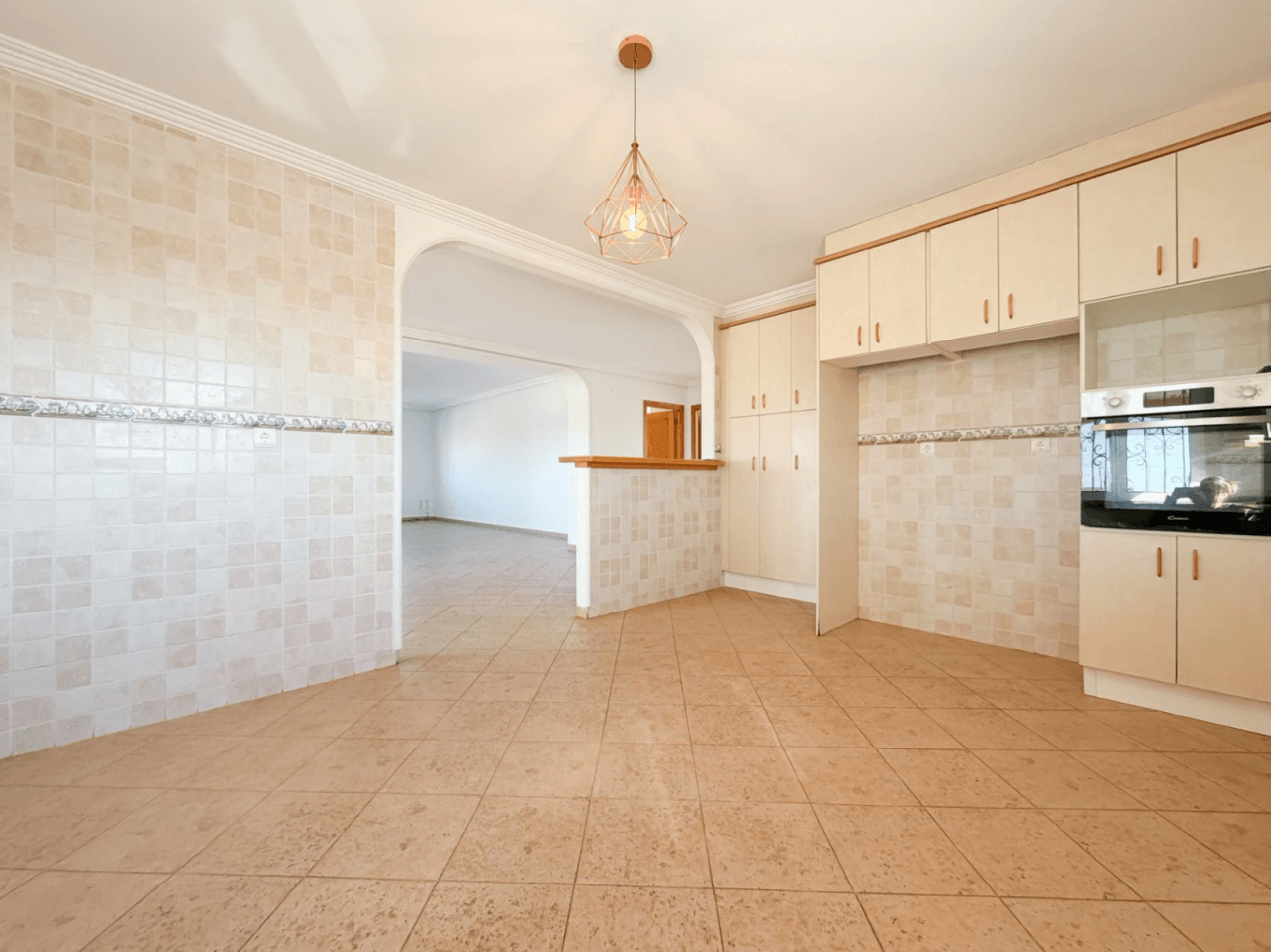 Chalet en venta con 4 habitaciones y piscina en Busot, Alicante.