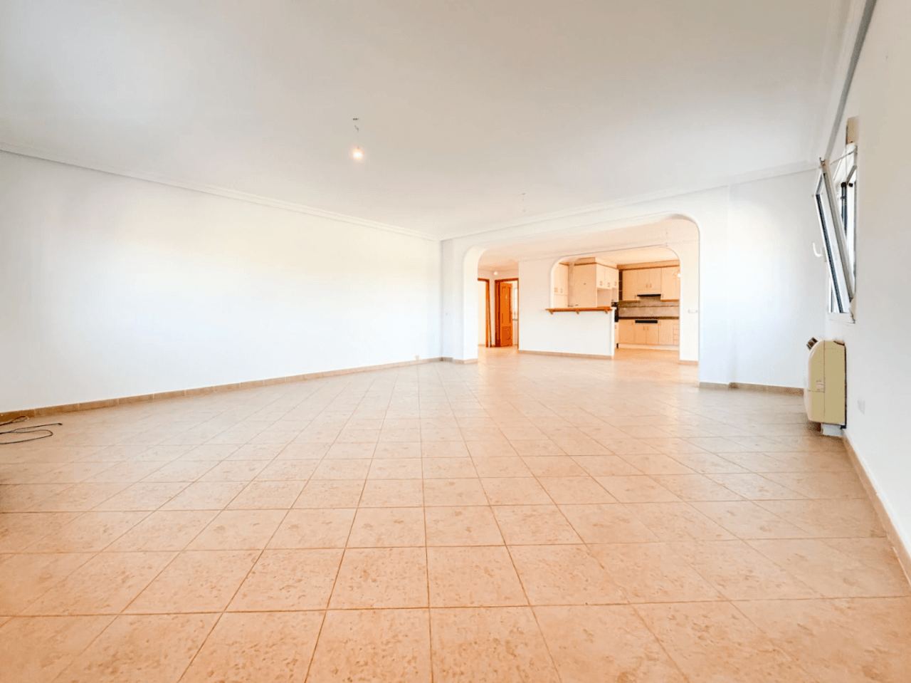 Chalet en venta con 4 habitaciones y piscina en Busot, Alicante.