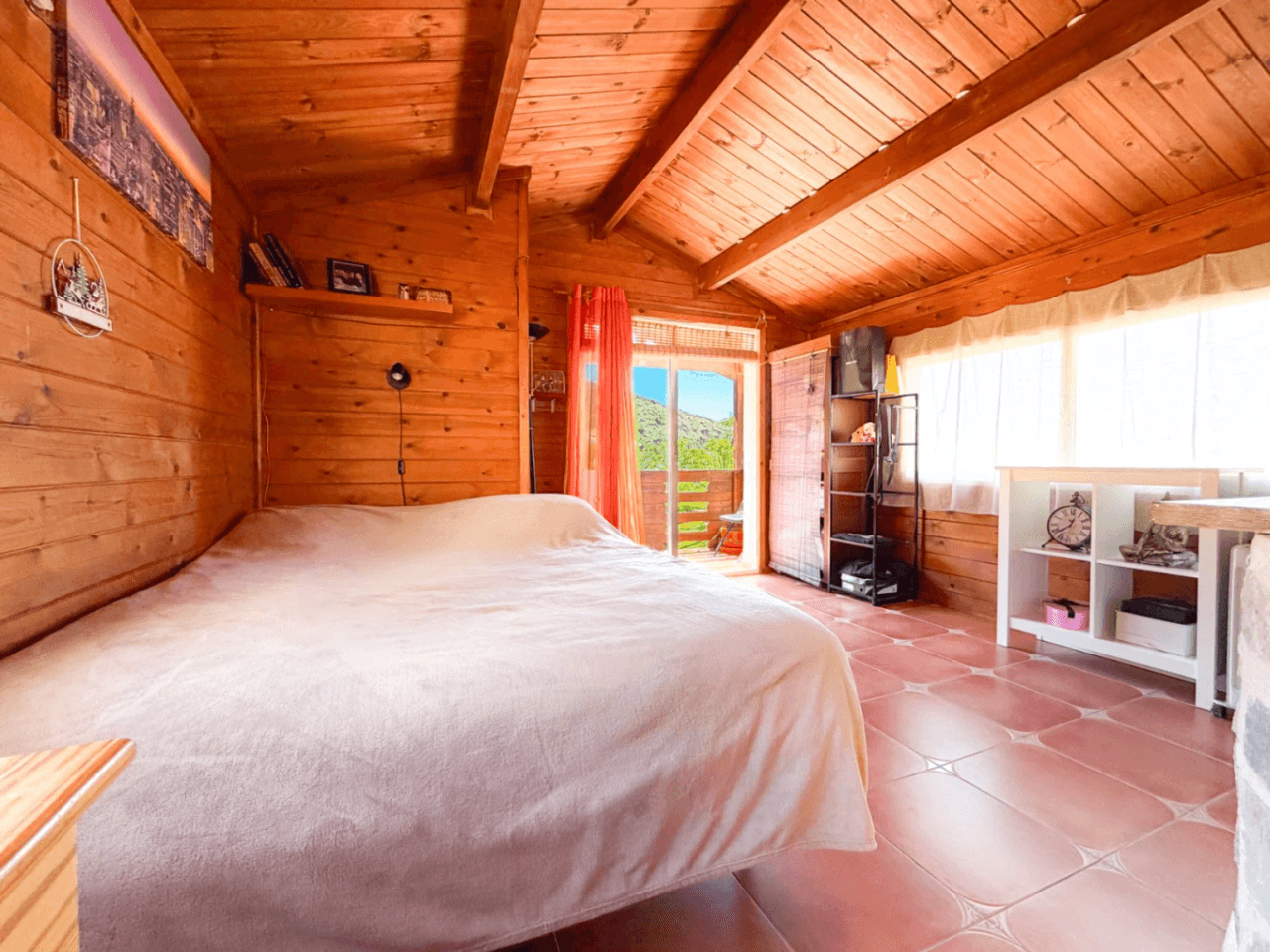 Chalet en venta en Busot, Alicante: 3 dormitorios y jardín.