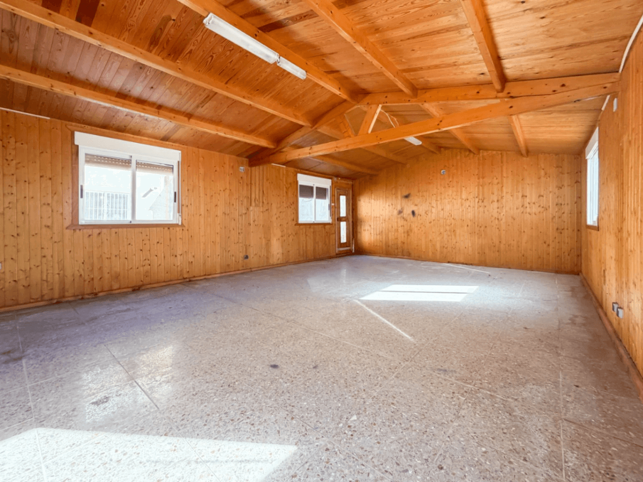 Chalet en venta con 4 habitaciones y piscina en Busot, Alicante.