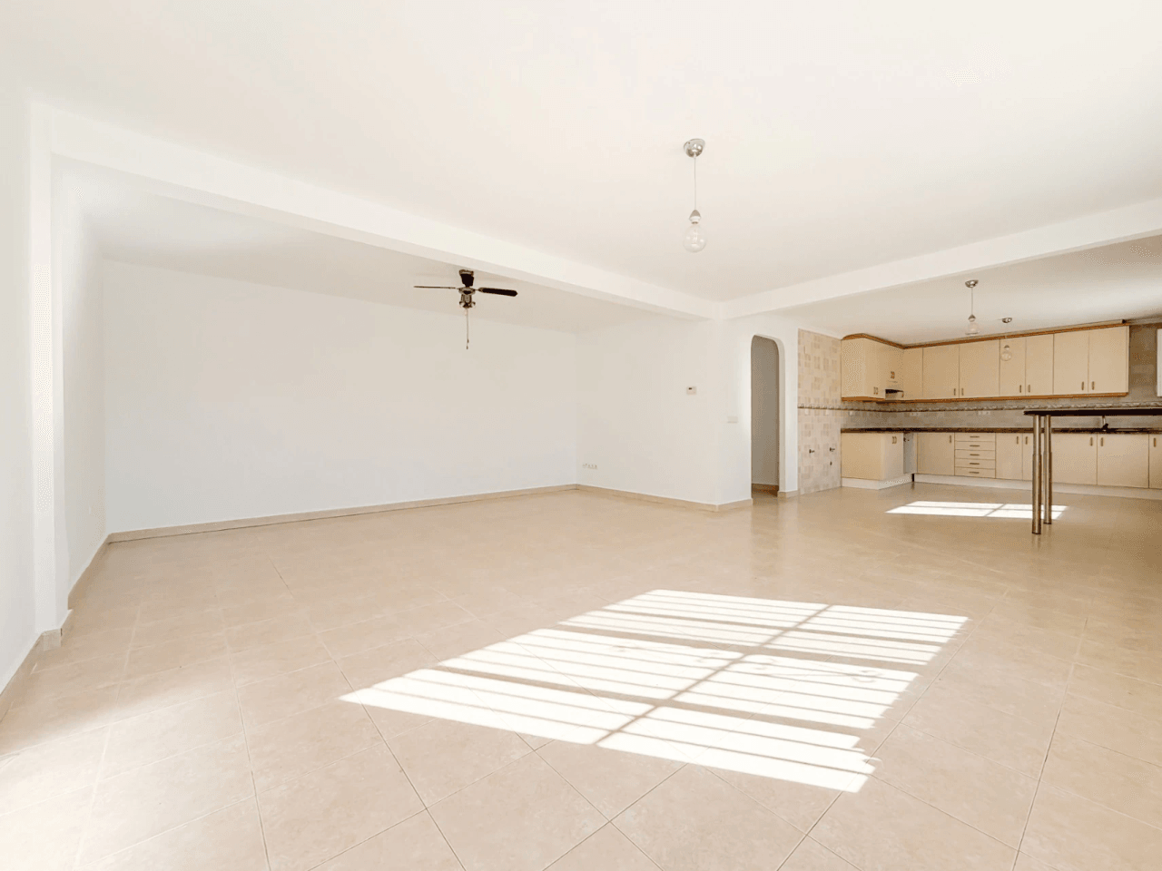 Chalet en venta con 4 habitaciones y piscina en Busot, Alicante.