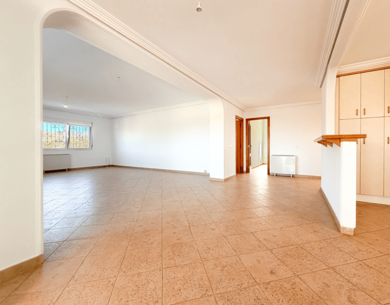 Chalet en venta con 4 habitaciones y piscina en Busot, Alicante.