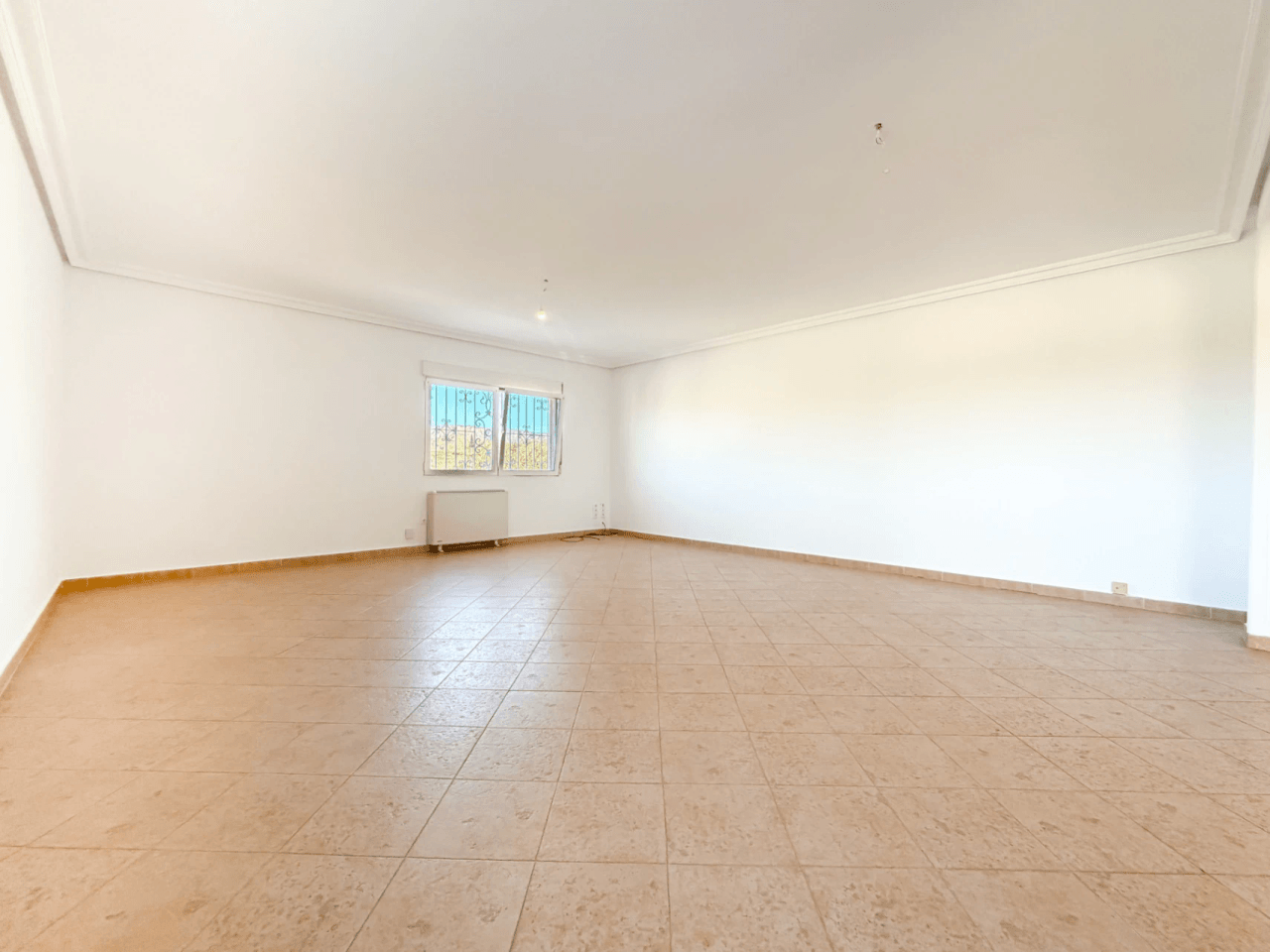 Chalet en venta con 4 habitaciones y piscina en Busot, Alicante.
