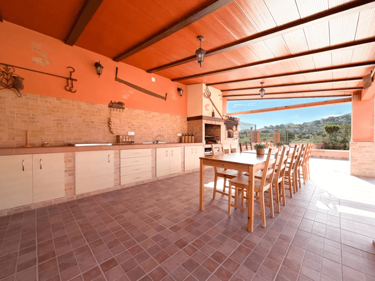 Chalet reformado en Aigües, Alicante: 3 dormitorios y jardín