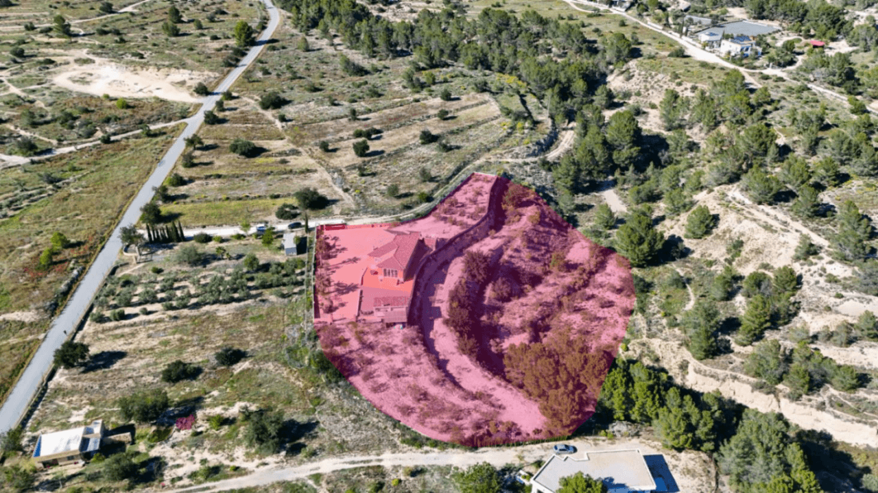 Chalet reformado en Aigües, Alicante: 3 dormitorios y jardín