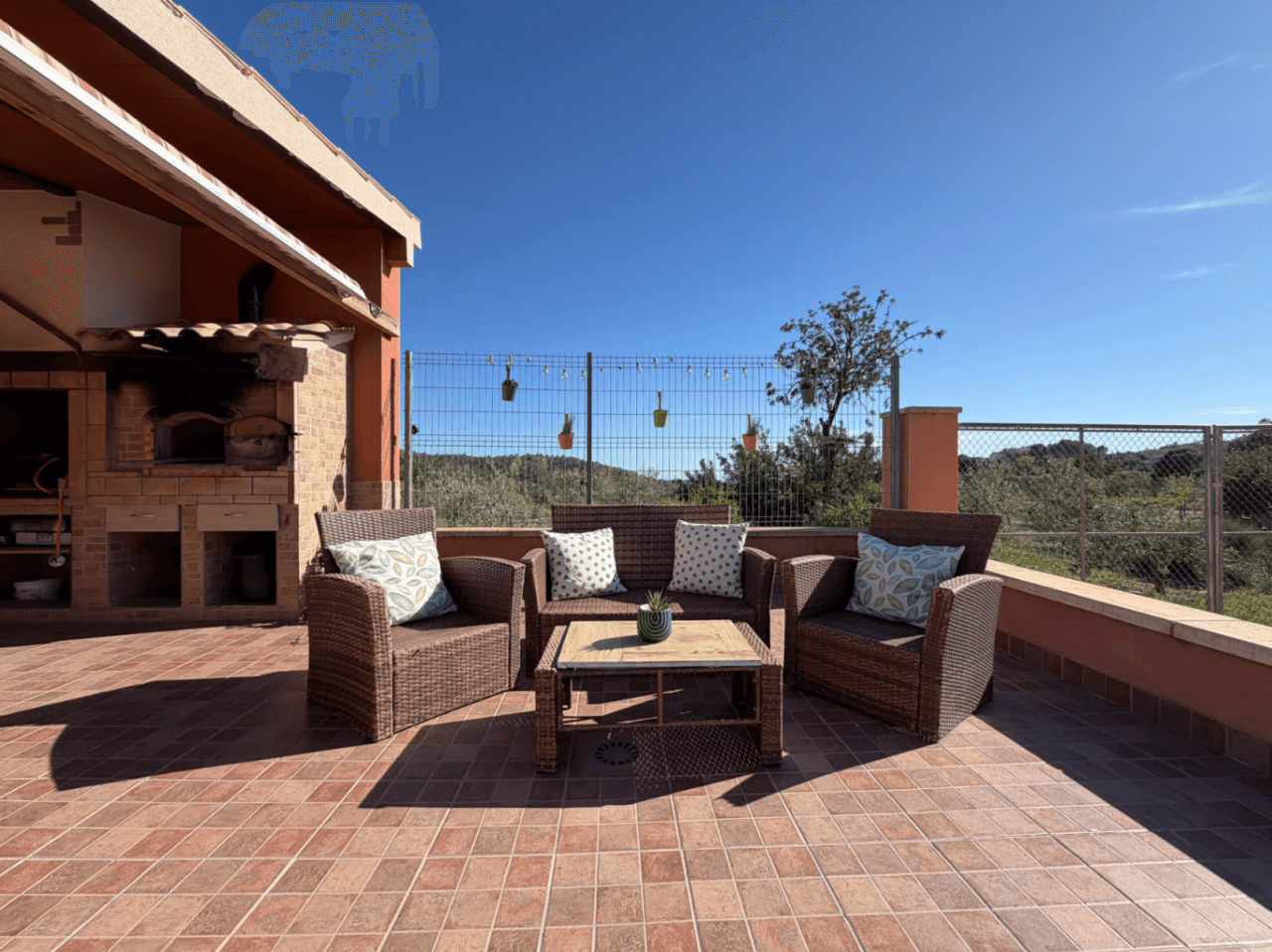 Chalet reformado en Aigües, Alicante: 3 dormitorios y jardín