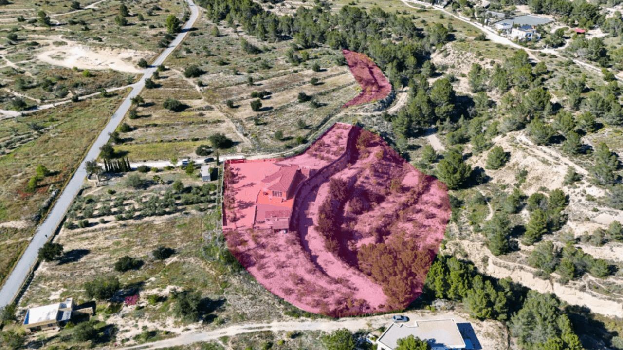 Chalet reformado en Aigües, Alicante: 3 dormitorios y jardín