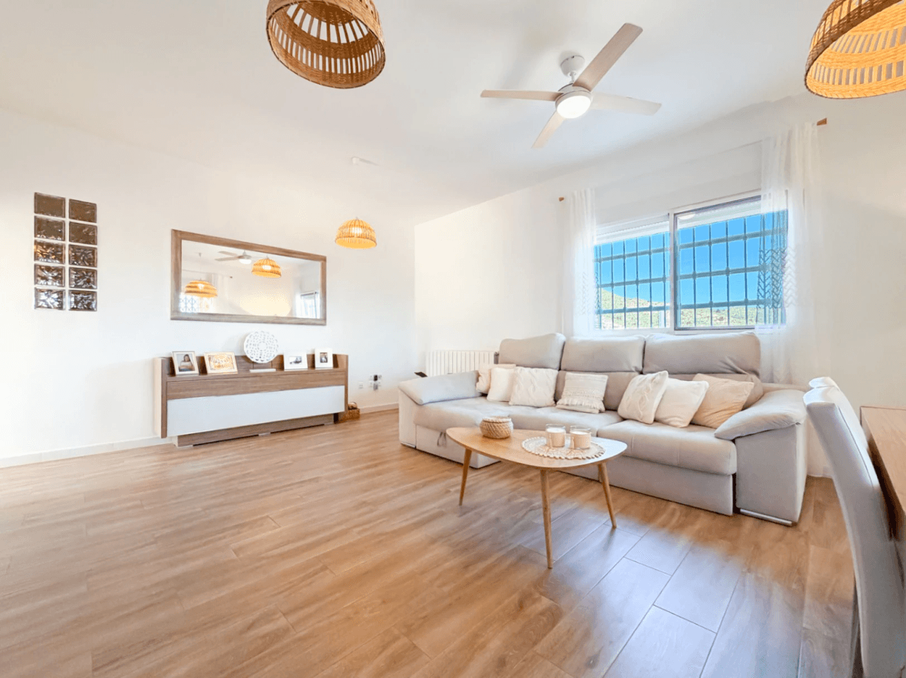 Chalet reformado en Aigües, Alicante: 3 dormitorios y jardín