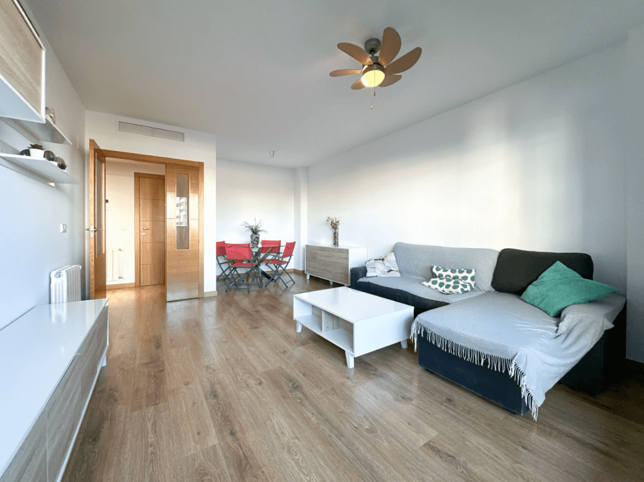 Apartamento moderno de 2 dormitorios en venta en Campello Pueblo