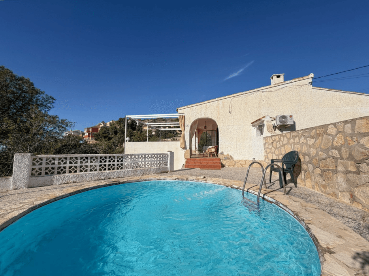 Chalet en venta en Coveta Fuma, El Campello - 3 habitaciones y piscina privada