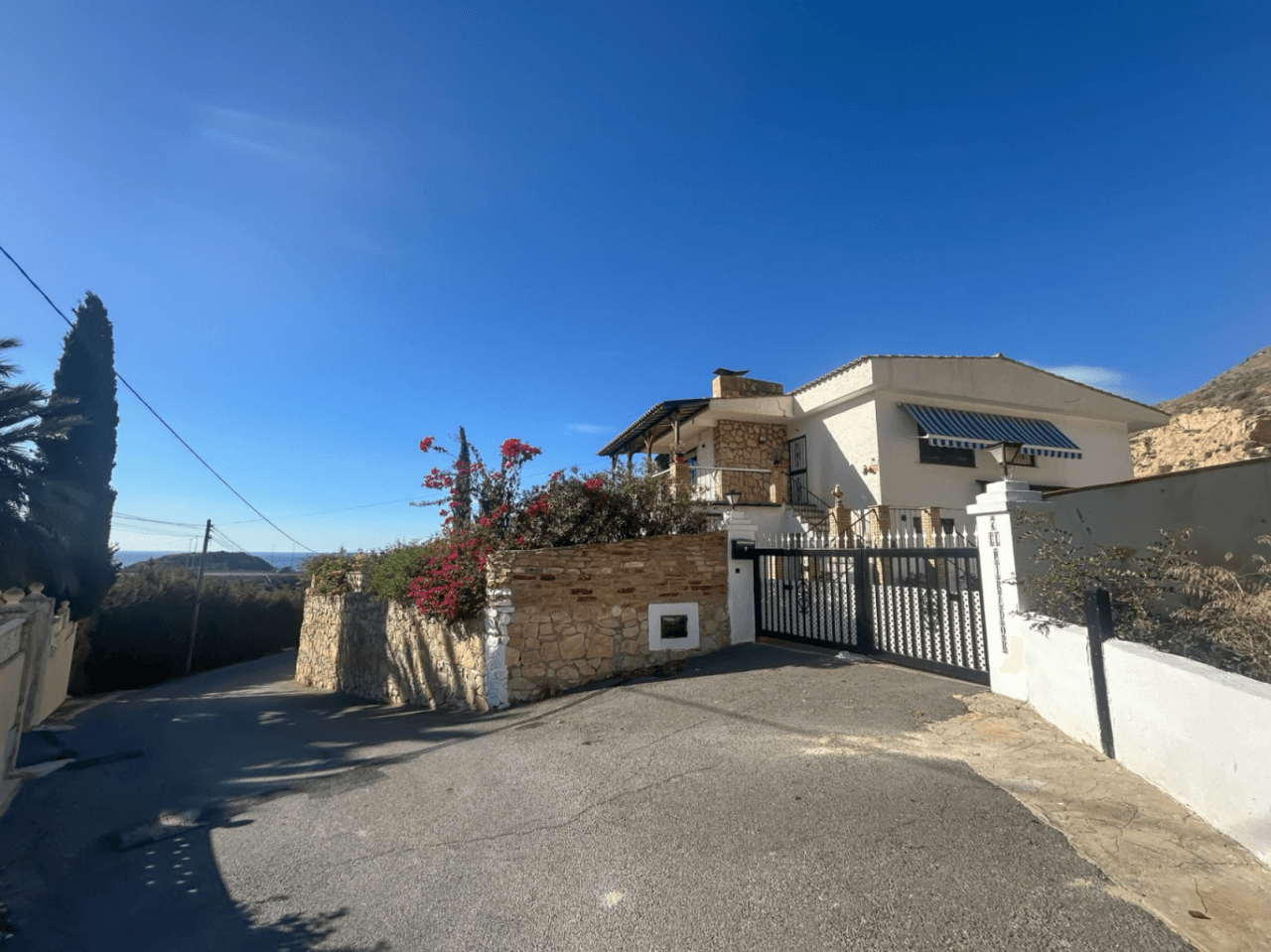 Chalet en venta con piscina y jardín en Coveta Fuma, El Campello