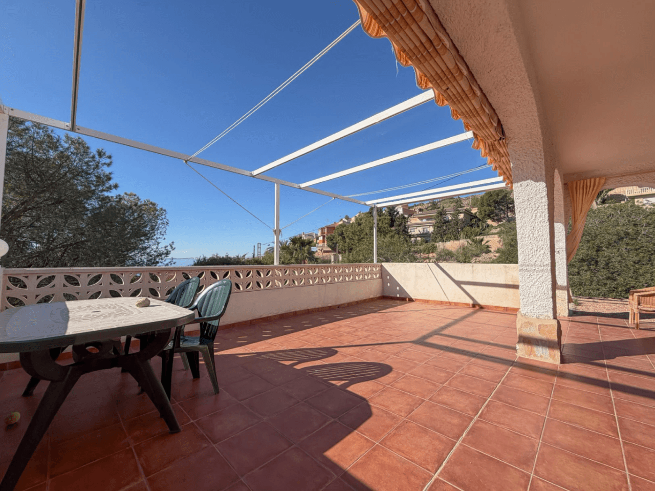 Chalet en venta en Coveta Fuma, El Campello - 3 habitaciones y piscina privada